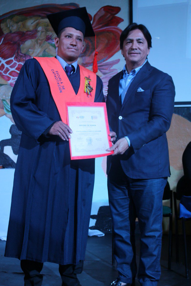 ITBolivariano's tweet photo. #OrgulloITB 👨🎓🎉🎉
Felicidades a todos nuestros graduados de Licencia Profesional Tipo "E"!🎉🎉
La Escuela de Conductores Profesionales Conduce Ecuador - ITB, les desea éxitos en esta nueva etapa.🧡
#ConduceEcuador #ProfesionalesAlVolante🚚 https://t.co/RPPpTgUr12