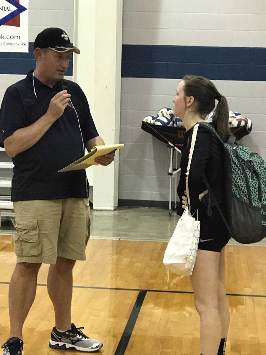 DQualls01's tweet image. WE WON! 🙌🙌 my girl being interviewed after win, and her with her bestie! #AshandJay #Winstate #LadyTigers @erinkrakow @AvaGCooper @WCTH_TV @KarenMa90190718 @lrosenba94