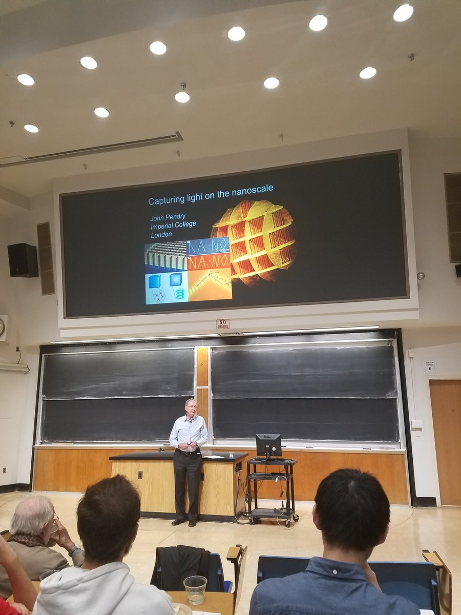 Just assisted to a great inspiring talk from sir John Pendry, father or metamaterials and negative refractive index lenses
#onlylightcandothat