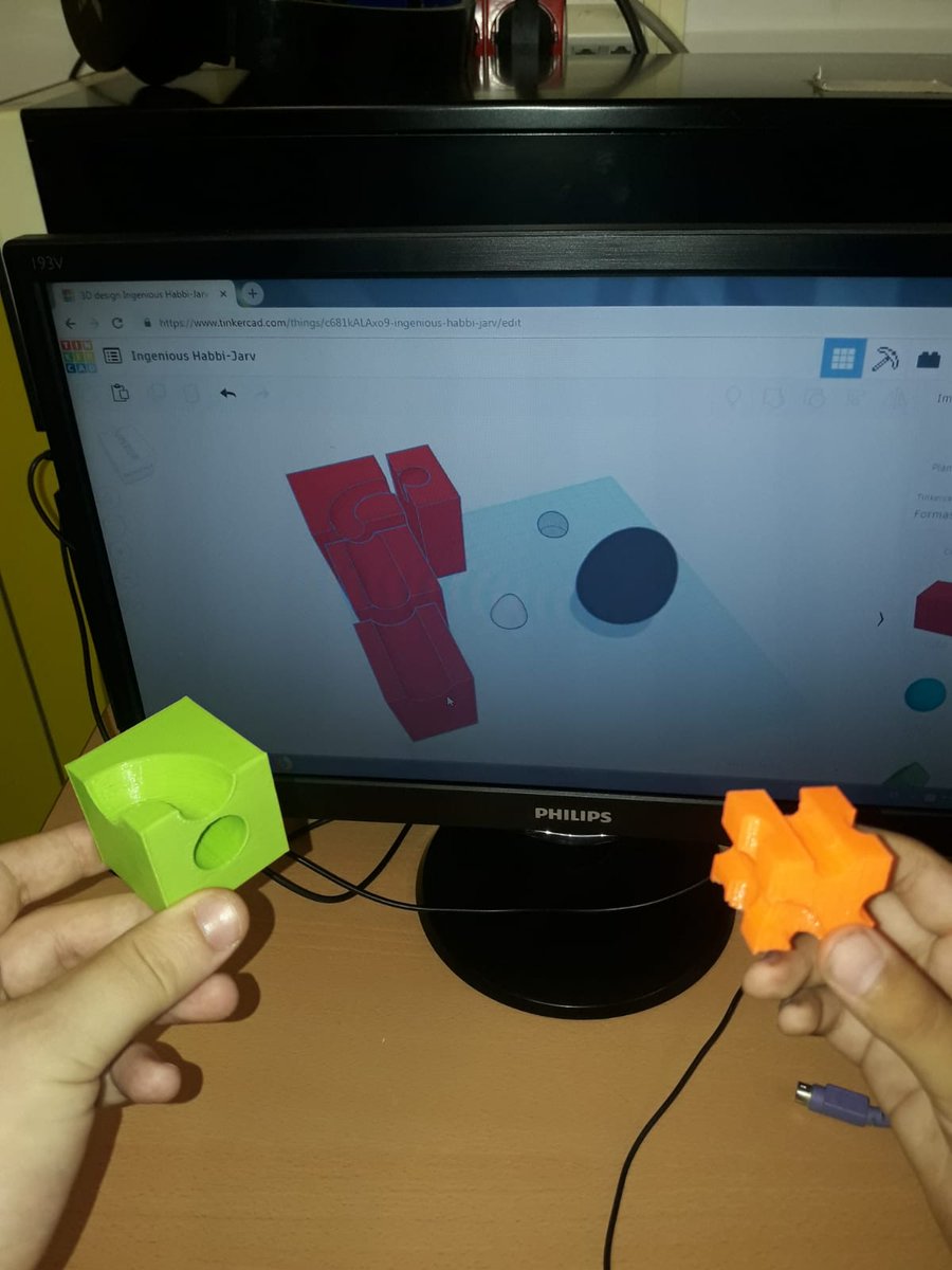 weareLetSMake's tweet photo. Circuits de bales a @EscolaElsPins 🌕↘⤴⤵↗⭕ https://t.co/WHFRsVtmQx