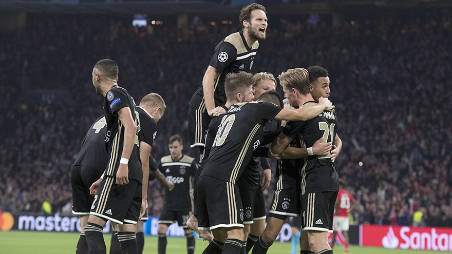 AFCAjax's tweet photo. WE. ARE. #AJAX!
✖️
✖️
✖️

#UCL #ajaben https://t.co/oUZPHhmft3