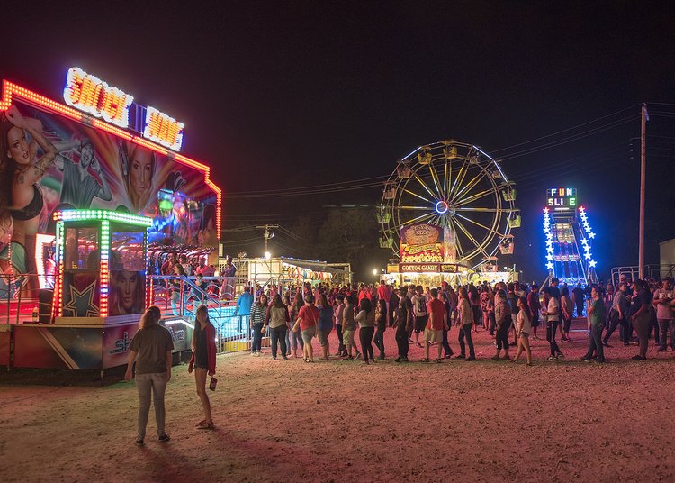 SamHoustonState's tweet photo. Get ready, #Bearkats — Sam Jam Carnival is only 24 hours away! Join SHSU Student Activities near Holleman Field tomorrow at 7 for free food, carnival rides, and giveaways.  Your 2018 Homecoming Court finalists will be announced as well! https://t.co/mlQ58aJdFh