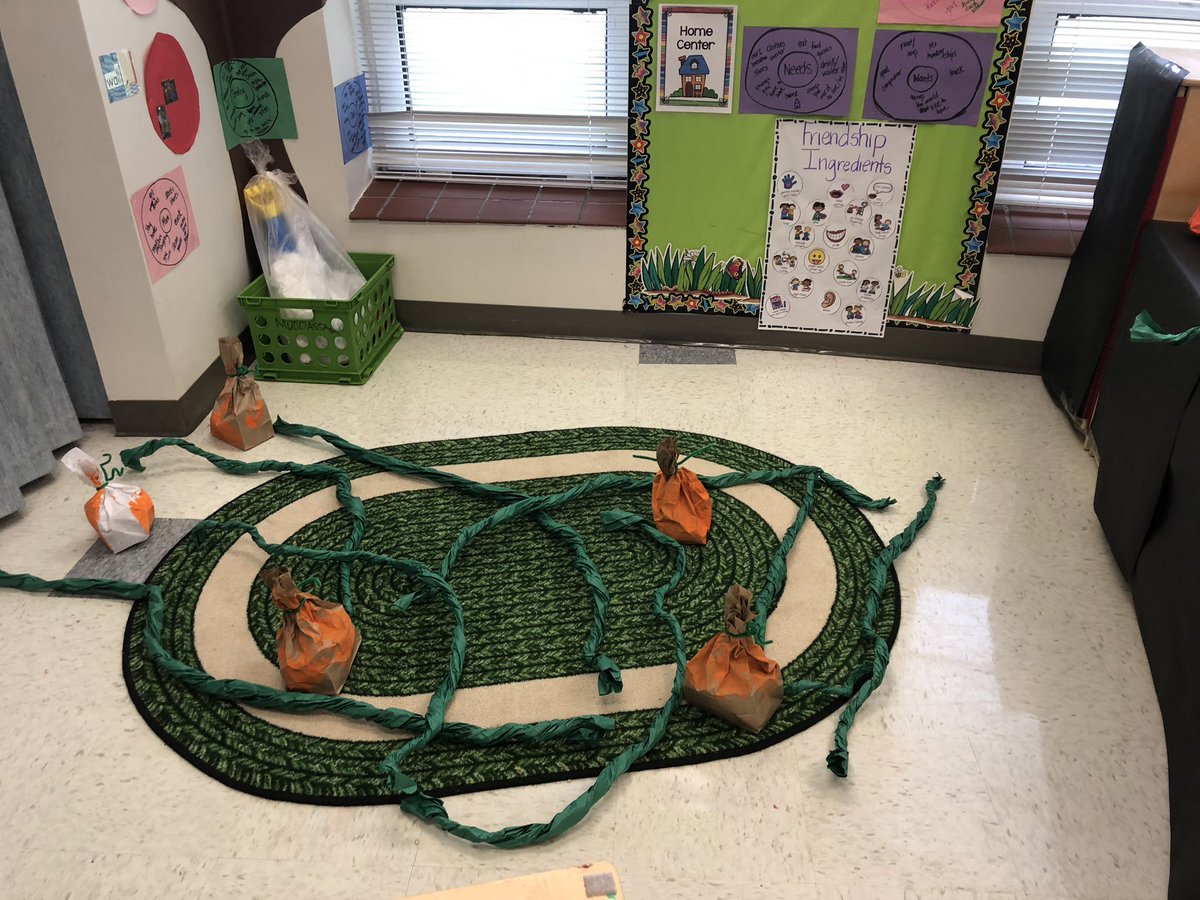 RoseBueno08's tweet photo. Pumpkin Patch is now open for business.  What a great way to introduce consumerism for our Prek and Prek Comm kids. #BBOPride  @bbowenes https://t.co/IL0wAUaeLR