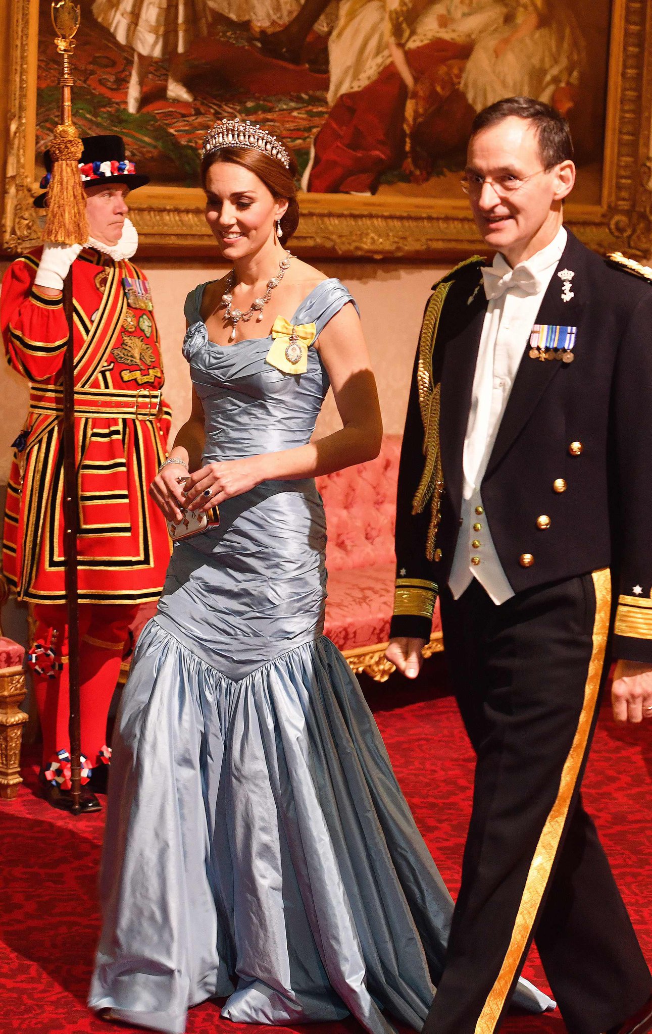 on Twitter "The Duchess of Cambridge looks stunning during