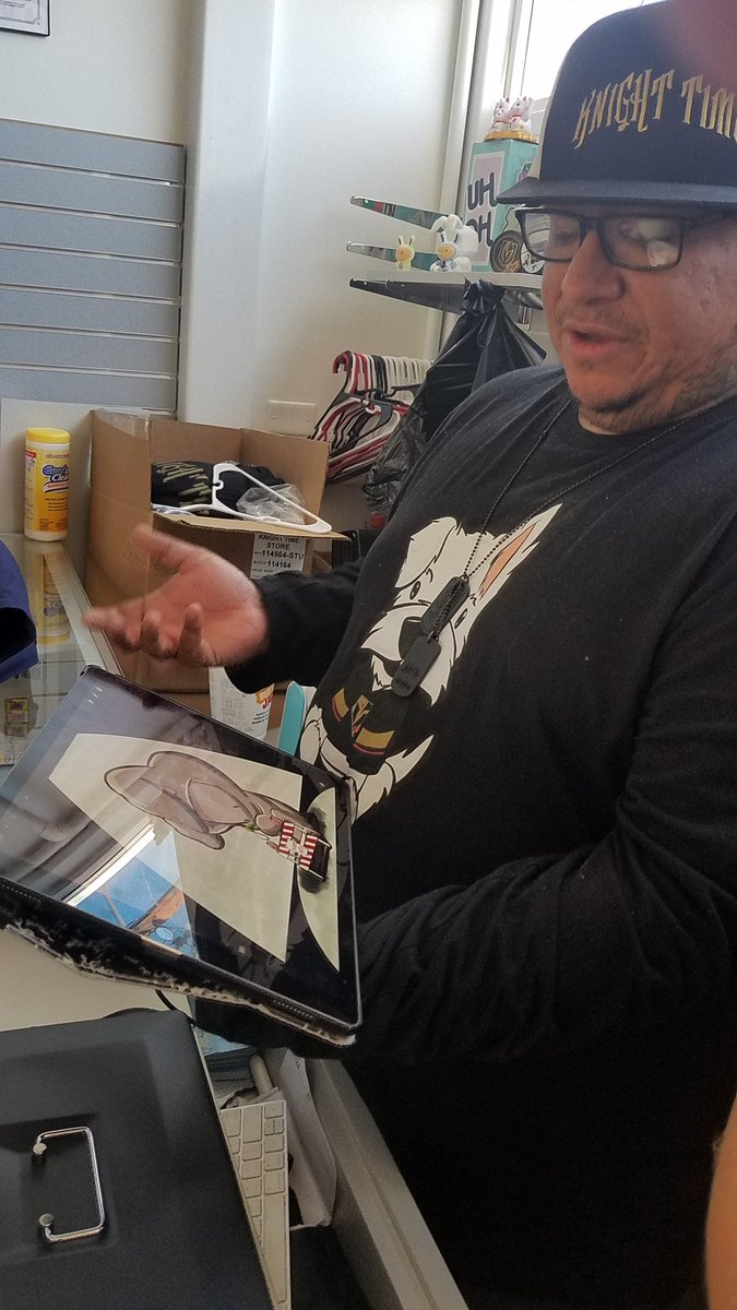 LVHelpGro's tweet photo. https://t.co/gwjrtC6Qd9 is #VegasStrong
Dropped off gift for @BarkAndreFurry 
Great chat w @JuanMunizArt &amp; Jodie Silverj
It's ALL about making our Community better &amp; healthier! @KnightTimeStore @GoldenKnights  @LasVegasLocally @VGKHatGirlLogan @doodle_winston @DTContainerPark https://t.co/kSkG0exCw0