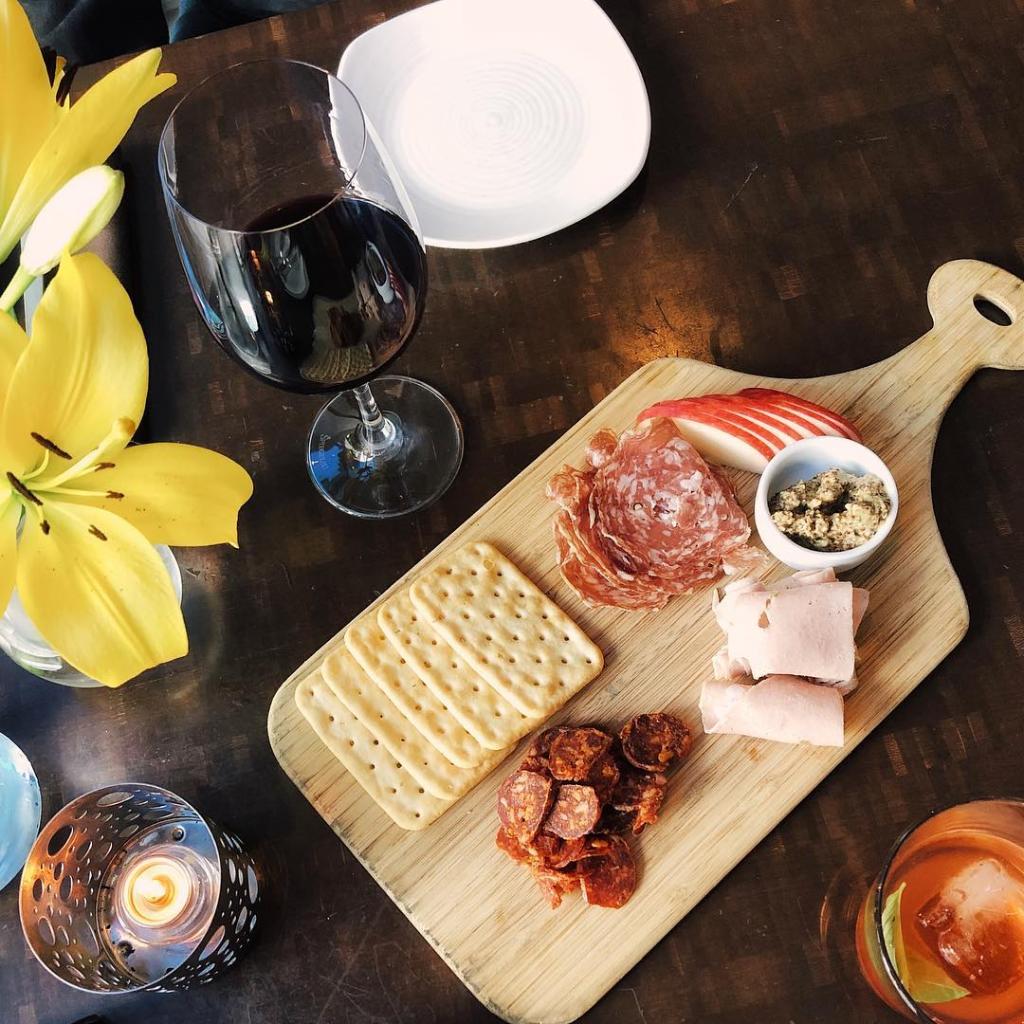 We simply must pay respect to <a href="/OPpdx/">Olympia Provisions</a> for their #Mortadella and #Chorizo, and <a href="/SalumiSeattle/">Salumi</a> for their Hot Soppressata. They really tie our charcuterie plate together.
🍴 spr.ly/6012D2FhA #TastyTuesday
📷 Simply Darling Duo