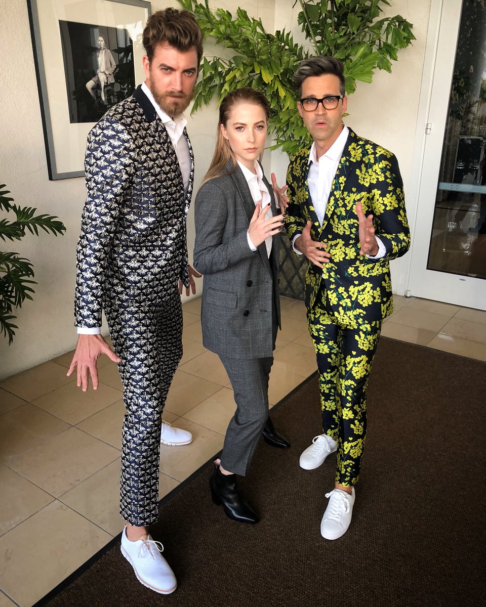 StevieWLevine's tweet photo. when you don’t know what to do with your hands. #streamys #GMM https://t.co/nMi00FuWlH