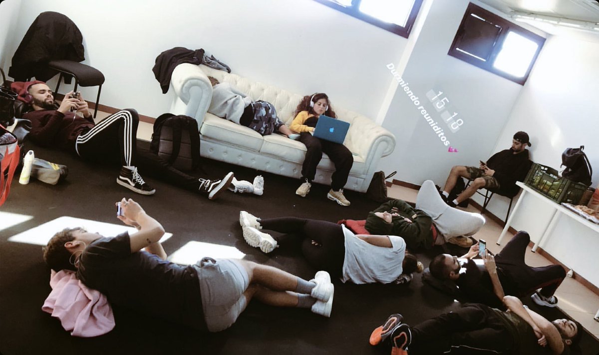 samxvazquez's tweet photo. Asi nos tomamos el poco tiempo de descanso el #OTDanceTeam 😴 https://t.co/SzplCcDuh3