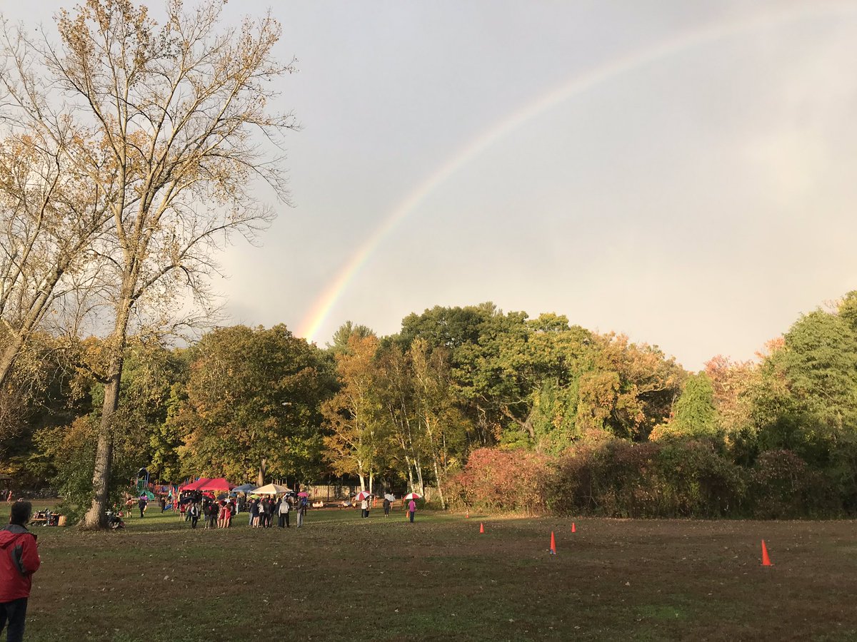 MelroseHSXC's tweet photo. Amazing victory over Wilmington, both boys and girls! No better way to end the regular season on Senior Night! #weloveit https://t.co/aOjXDX0bJz