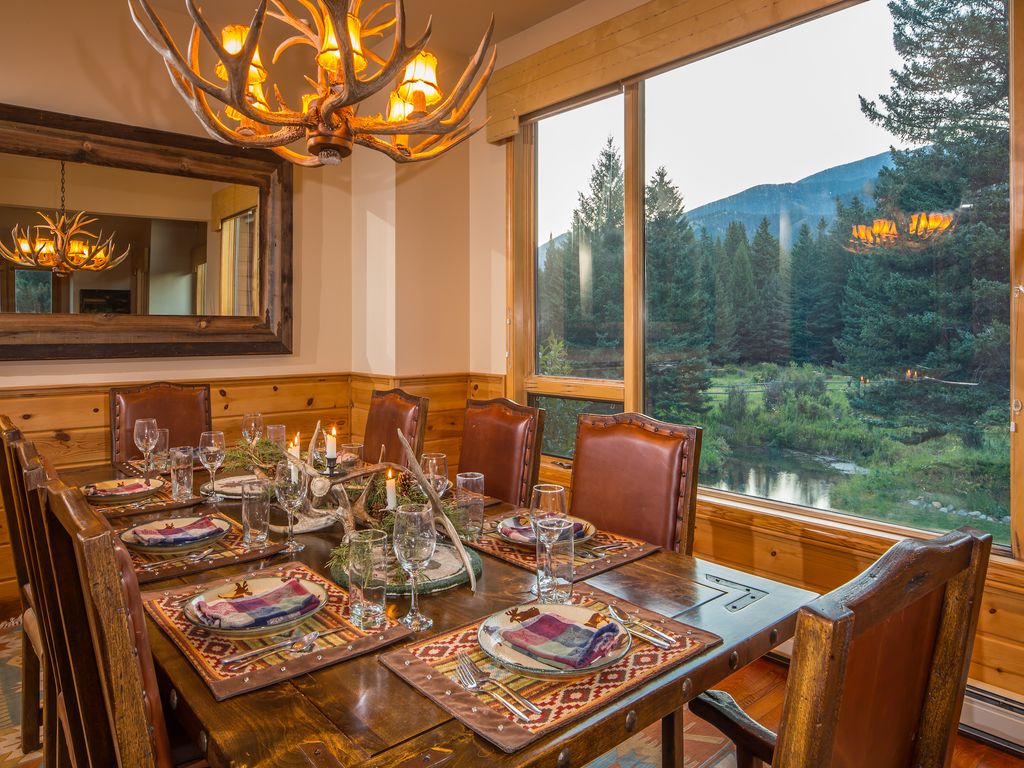 bigskySIR's tweet photo. This private Gallatin River property with 300 feet of river frontage in "Hog Alley" is famous for some of the best fishing in the river. The 3+ acre grounds include mature trees, a spring fed pond &amp; bubbling warm springs that attract all kinds of wildlife. #mooselanding https://t.co/aqAz9eRg3Q