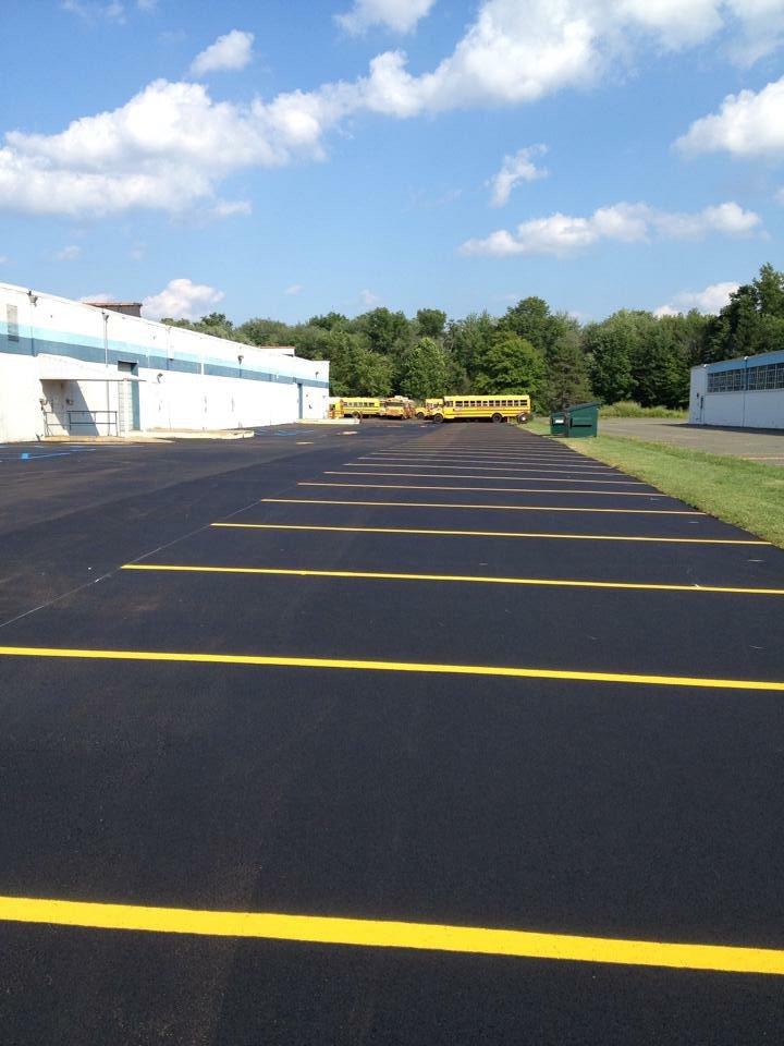 Blacktoppaving's tweet photo. Your asphalt pavement only lasts as long as it is maintained.

We offer a host of asphalt maintenance services such as crack filling and seal coating. By availing these services, the life of your asphalt surface can be extended.

https://t.co/xGISDUaPg5 https://t.co/2WTvf0Rsiy