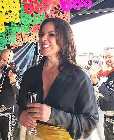 lploquinha's tweet photo. Feliz de verte feliz. Felicidades mil.
TE AMOOOOOO!!!! @katedelcastillo ❤ https://t.co/RiRRtonjva
