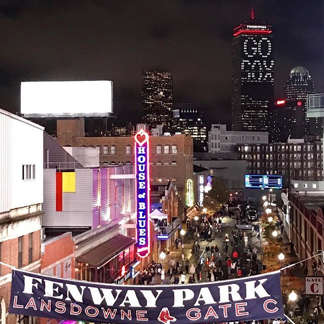The Prudential Center cheers on the hometown team as fans file into Fenway Park for Game One of the 2018 World Series between the Boston Red Sox and Los Angeles Dodgers. #worldseries #fenwaypark #prudentialcenter #redsox #dodgers ift.tt/2R5xw6S