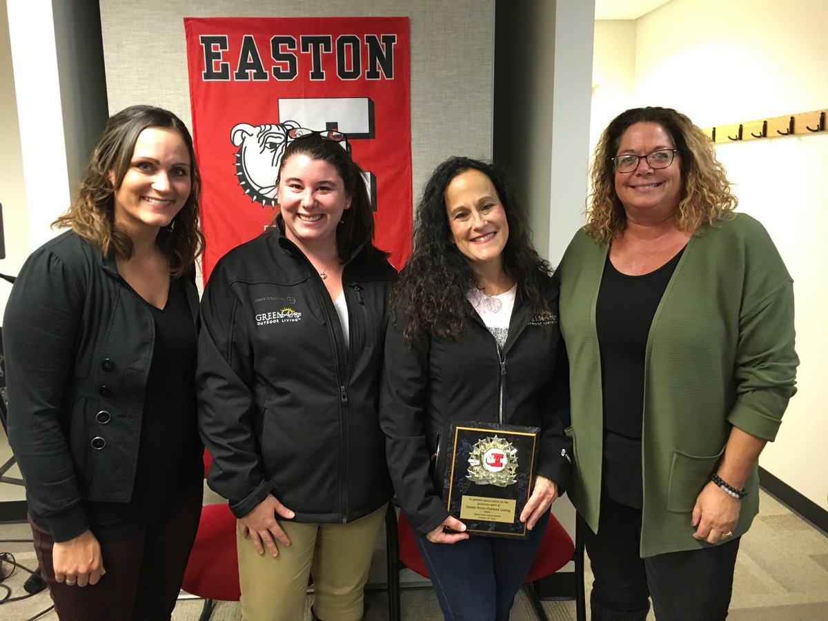 EastonAreaSD's tweet photo. Thanks to Green Acres for partnering with Paxinosa Elementary School and providing tables for our students and families. Community partnerships strengthen relationships for everyone. #paxpride #easdROVERS #easdROVERpride https://t.co/y9x8ZftNQQ