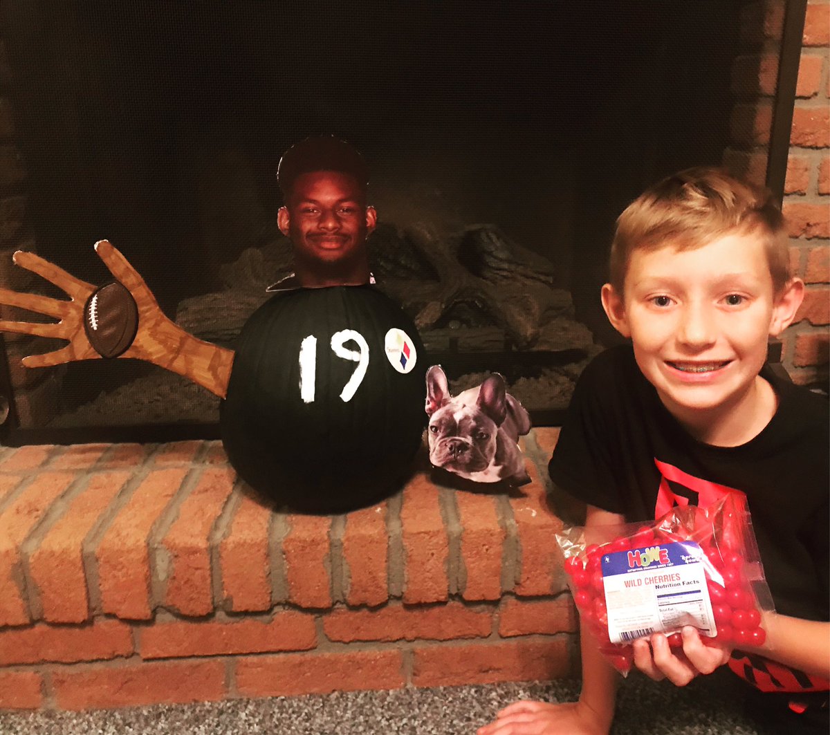 GeorgeJHoweCo's tweet photo. One of our Howe family members Gavin picked his favorite @steelers player @TeamJuJu to make a pumpkin for school...he also added in JuJu’s favorite candy, Wild Cherries!🏈🎃🍒 #steelers #steelersnation #juju #jujusmithschuster #shoplocal #coffeecandynuts #candylovers #pittsburgh https://t.co/wmqxtKP2cN