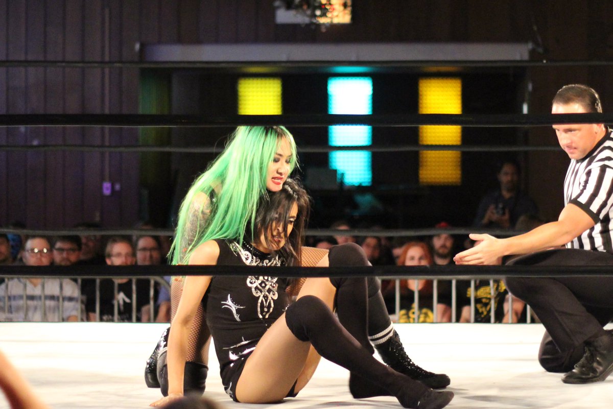 DAFALCON11's tweet photo. @JinnyCouture v @Shotziblack #SHIMMER105 https://t.co/SEwUV2LFn1