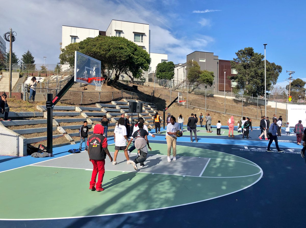 SFOCII's tweet image. The newly renovated Hunters Point Youth Park is a fantastic place for the kids to play! Huge thanks to @KDTrey5, @AlaskaAir, @goodtidingsSF and @TSFF for making this court a reality.