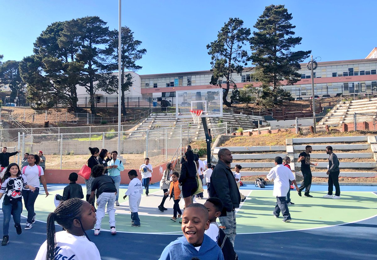 SFOCII's tweet image. The newly renovated Hunters Point Youth Park is a fantastic place for the kids to play! Huge thanks to @KDTrey5, @AlaskaAir, @goodtidingsSF and @TSFF for making this court a reality.