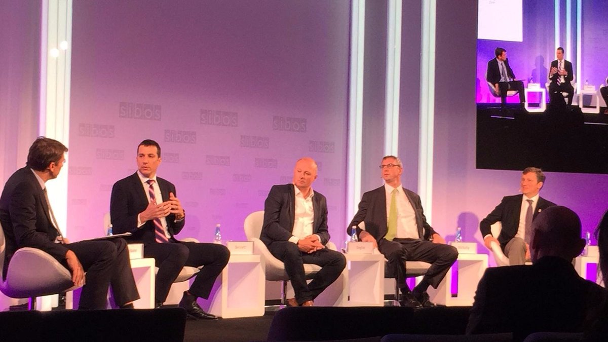 Sibos's tweet photo. Speakers from @Citi, @airwallex, @ArkavaHQ, @Microsoft and @swiftcommunity explore how new technology and #OpenBanking are driving a digital transformation in corporate #treasury https://t.co/3frdqJsxJS