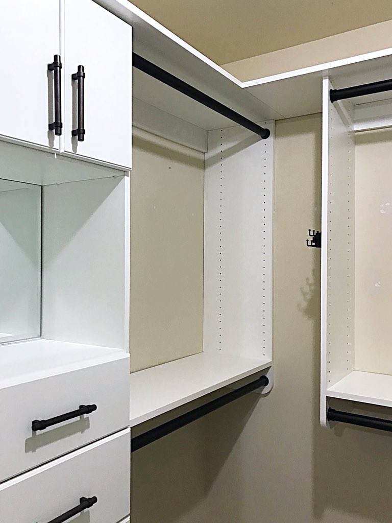 artsy57's tweet image. Tired of this???  Message me @artsy57 and I&apos;ll make the other happen.  #storagesolutionsforall  #nomoreclutter #relax #closetdesignatitsbest #everythinghasaplace