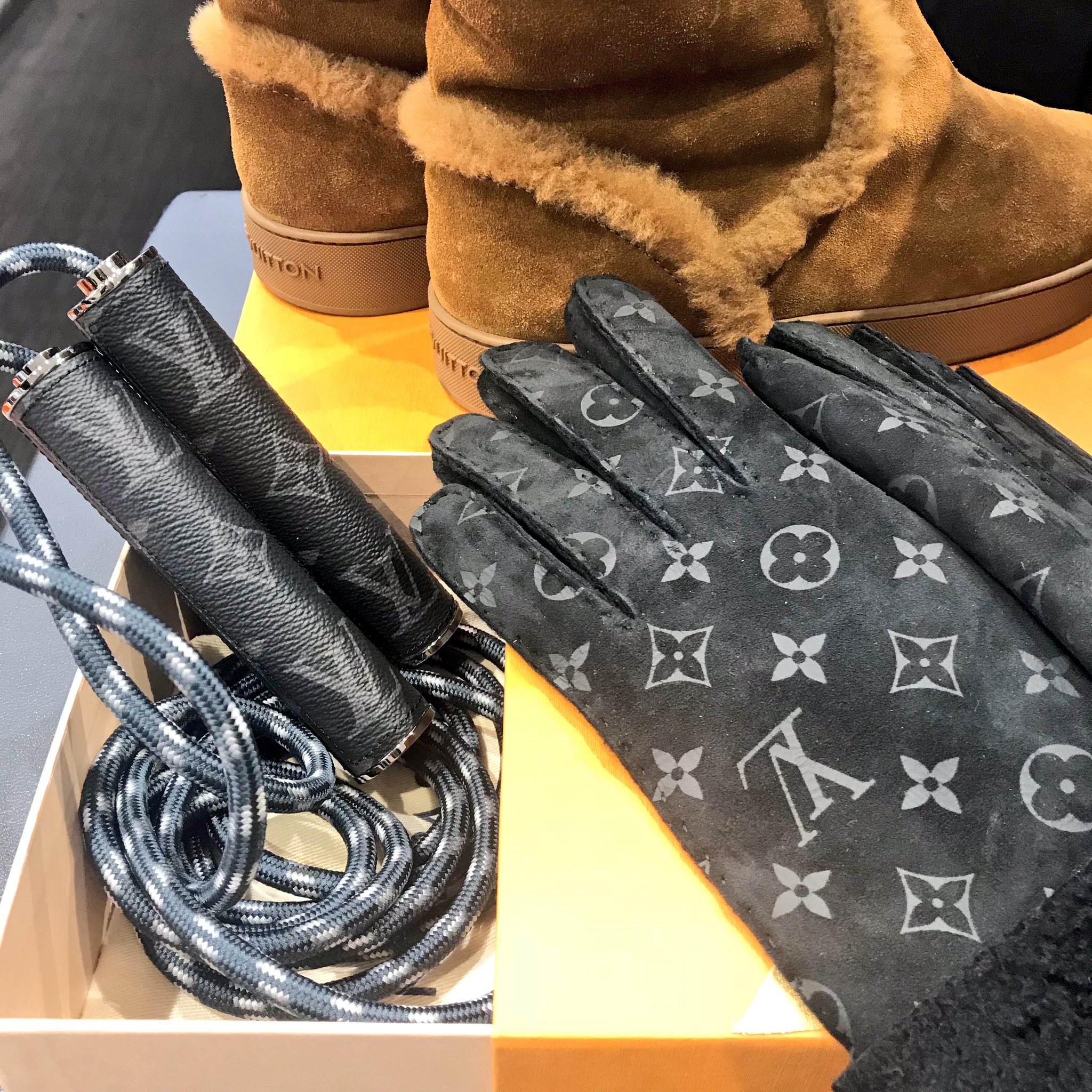 ルイ ヴィトン 縄跳び コールダソテ クリストファー モノグラム エクリプス 楽天市場】LOUIS VUITTON ルイヴィトン GI0210 モノグラムエクリプス