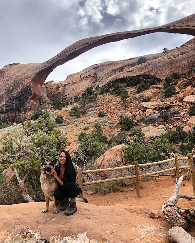 ashquiocho's tweet photo. Kรถnig, our protection dog and I playing outside ๐ถ #Nature #Outdoors #ArchesNationalPark #NPS #LiveHappy #BulletButt #LandscapeArch https://t.co/xU7jsP7fAq https://t.co/dTB4j9vbVV