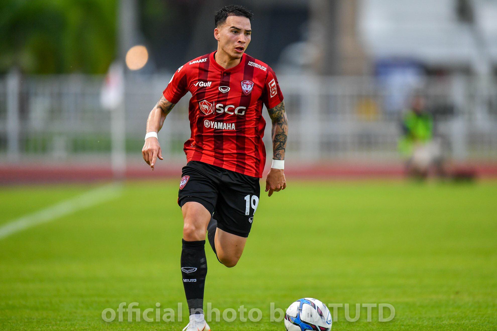 تويتر Muangthong United Fc على تويتر Mtutd News Tristan Do And Peerapat Move To True Bangkok United Scg Muangthong United Have Released Tristan Do And Peerapat Notchaiya To Join True