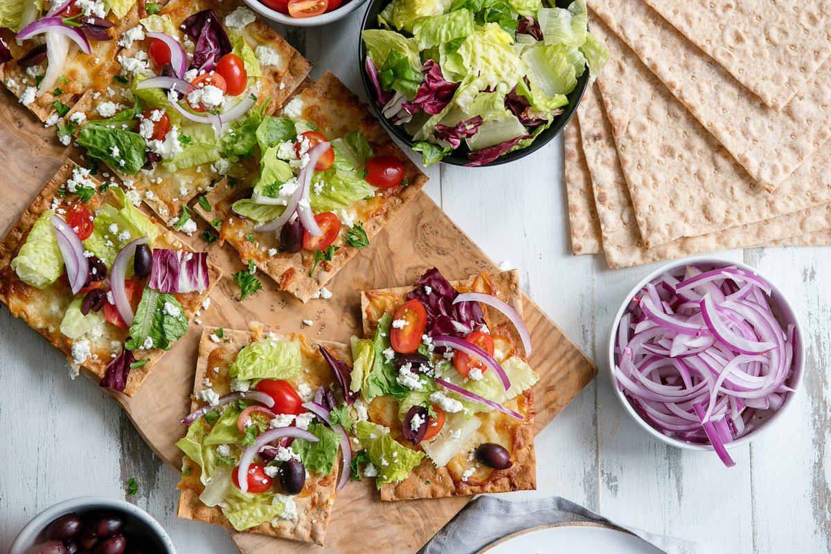 asideofsweet's tweet photo. You won’t be able to have just one pizza this lightened up flatbread pizza made with @CA_Lavash . The recipe and more ideas for cooking with lavash are up on the blog today! https://t.co/LMIW7MgGNi #CaliforniaLavash #lavash #ad #fallinlovewithflatbread https://t.co/IGZsXQ1Ea7