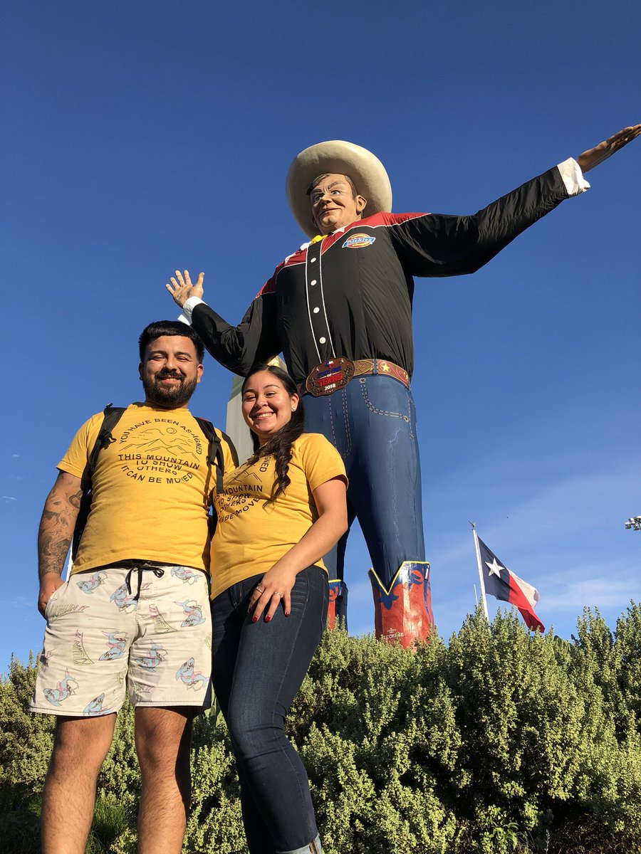 PeterTheGOAT's tweet photo. @minga_leee and I at the state fair! https://t.co/tueiHL378g