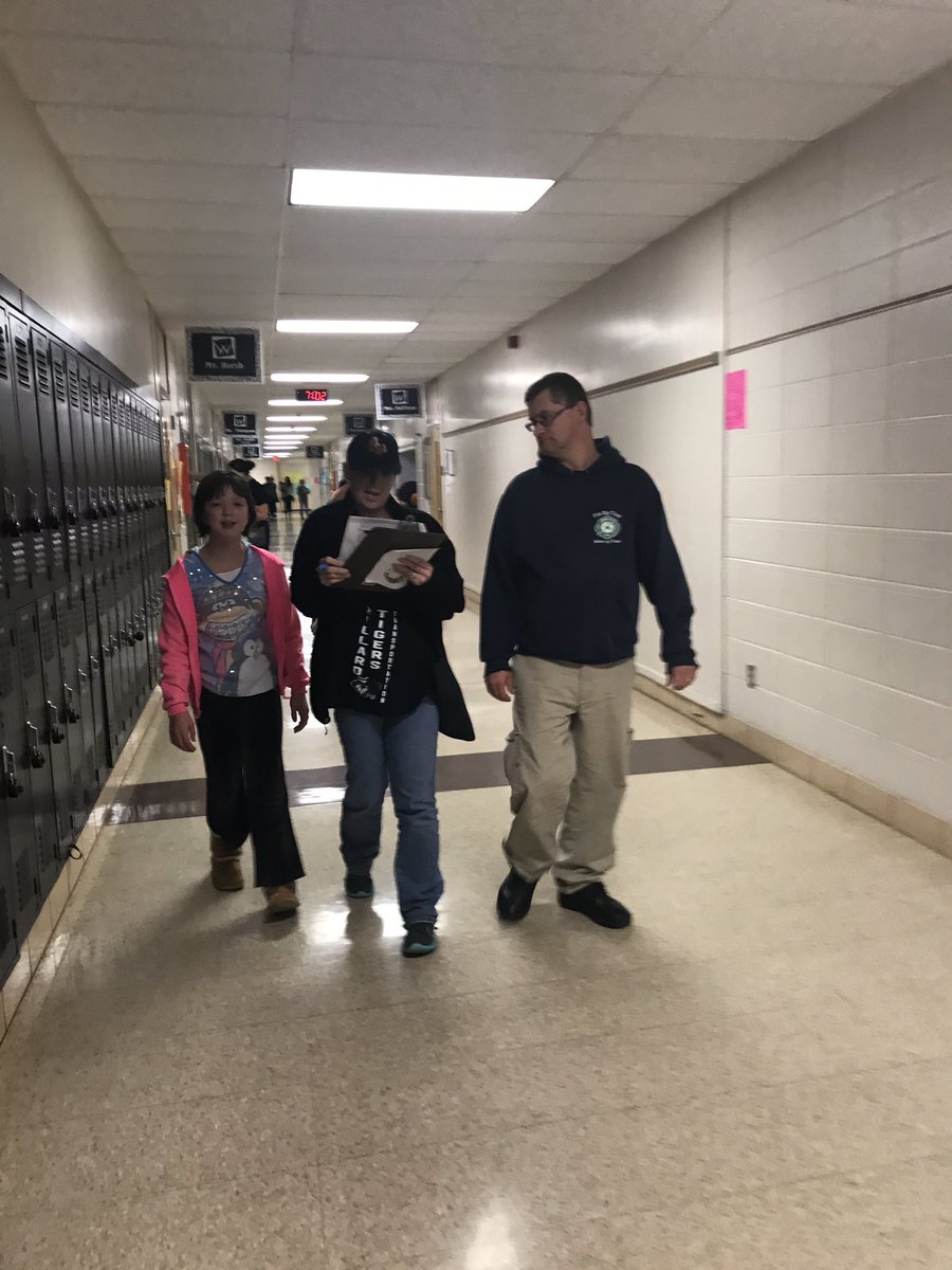 kerberry129's tweet photo. Title 1 Family Scavenger Hunt tonight. Love seeing kids and families reading together #WeAreWillard https://t.co/DIreL0lNVx