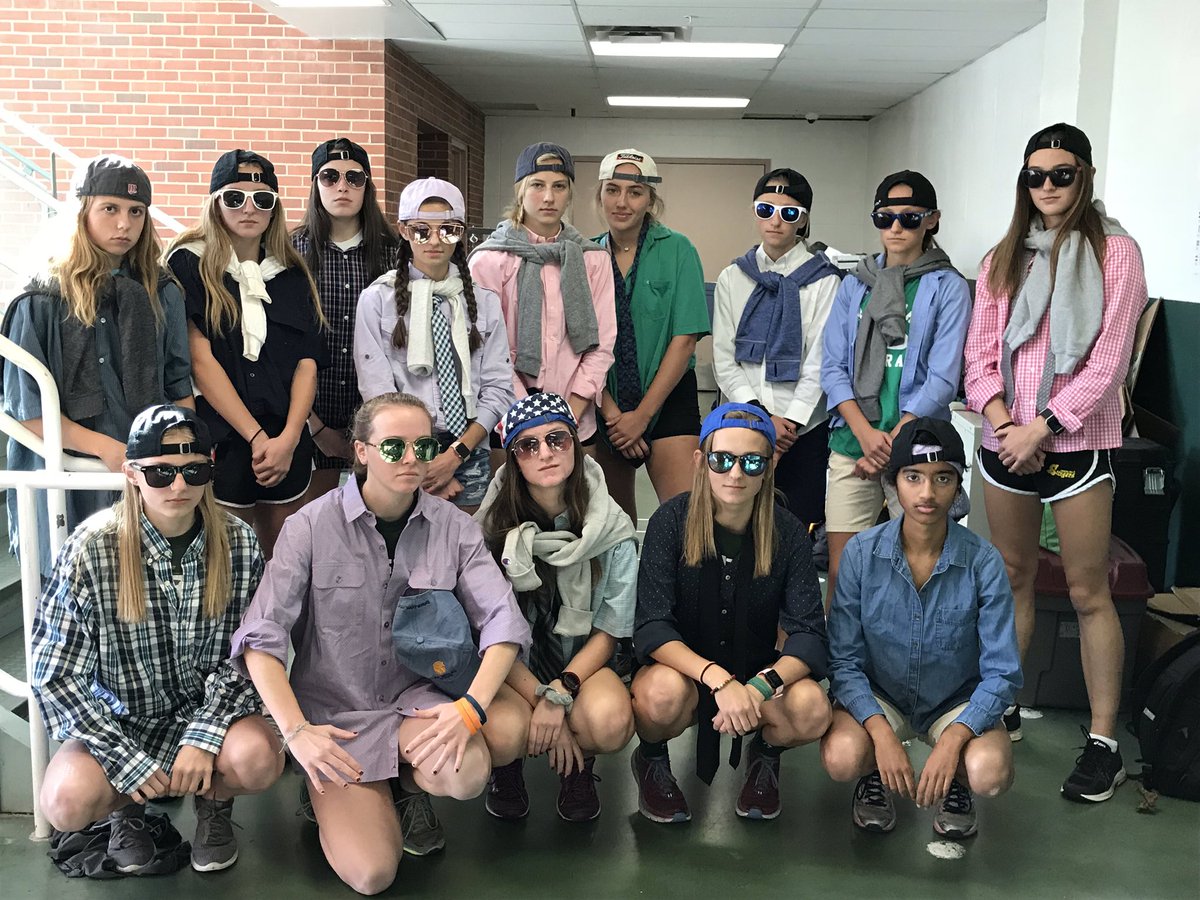 GCXCRAMS's tweet image. Day 1 of theme week easily goes to the girls! Preppy day defeats “twin day”. #sectionalsweek #boystaketheL