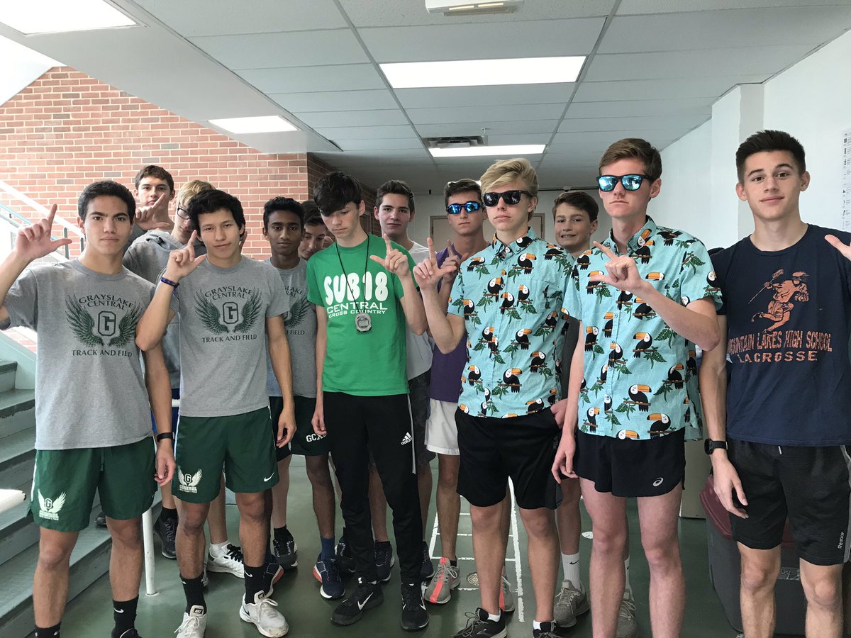 GCXCRAMS's tweet image. Day 1 of theme week easily goes to the girls! Preppy day defeats “twin day”. #sectionalsweek #boystaketheL
