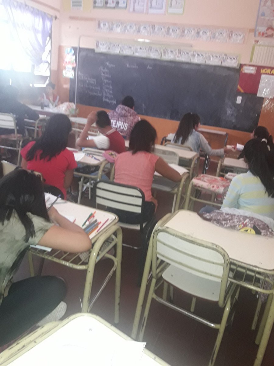CaiAnimana's tweet photo. Trabajando las trayectorias escolares. Maestras comunitarias. Gran convocatoria de niños.@fguillesaavedra @aniberruezo @laura_ulivarri @patriciapinasco @artydance23 @Emilse57181173 @UrtubeyJM @Escuela4362 @larubita70 https://t.co/yoRAsd6JEw