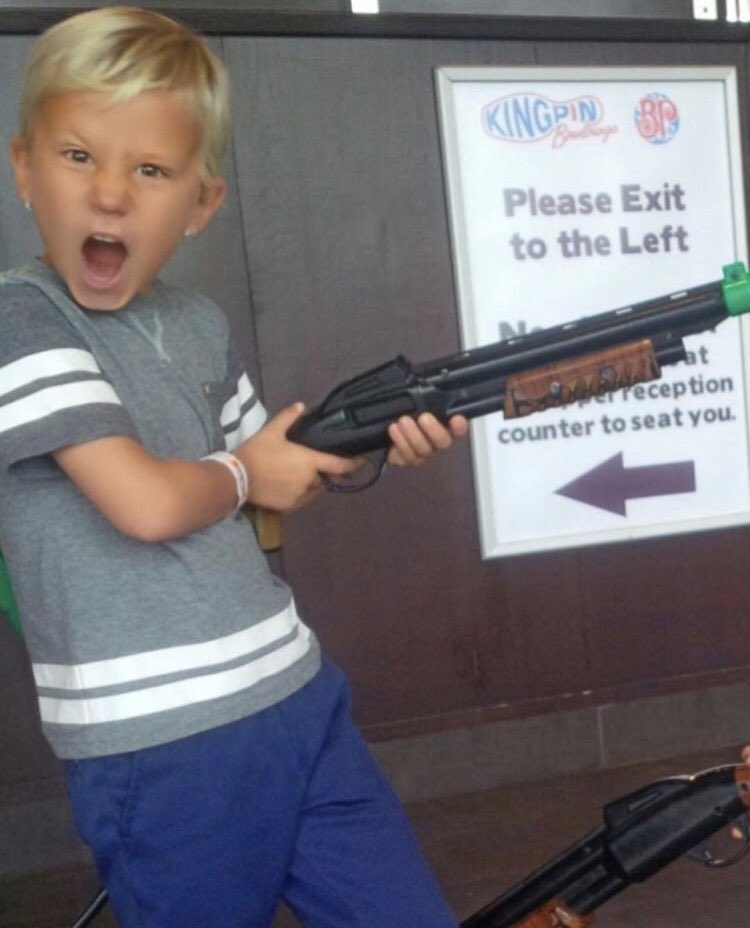 I'm holding a huge gun in my hands !