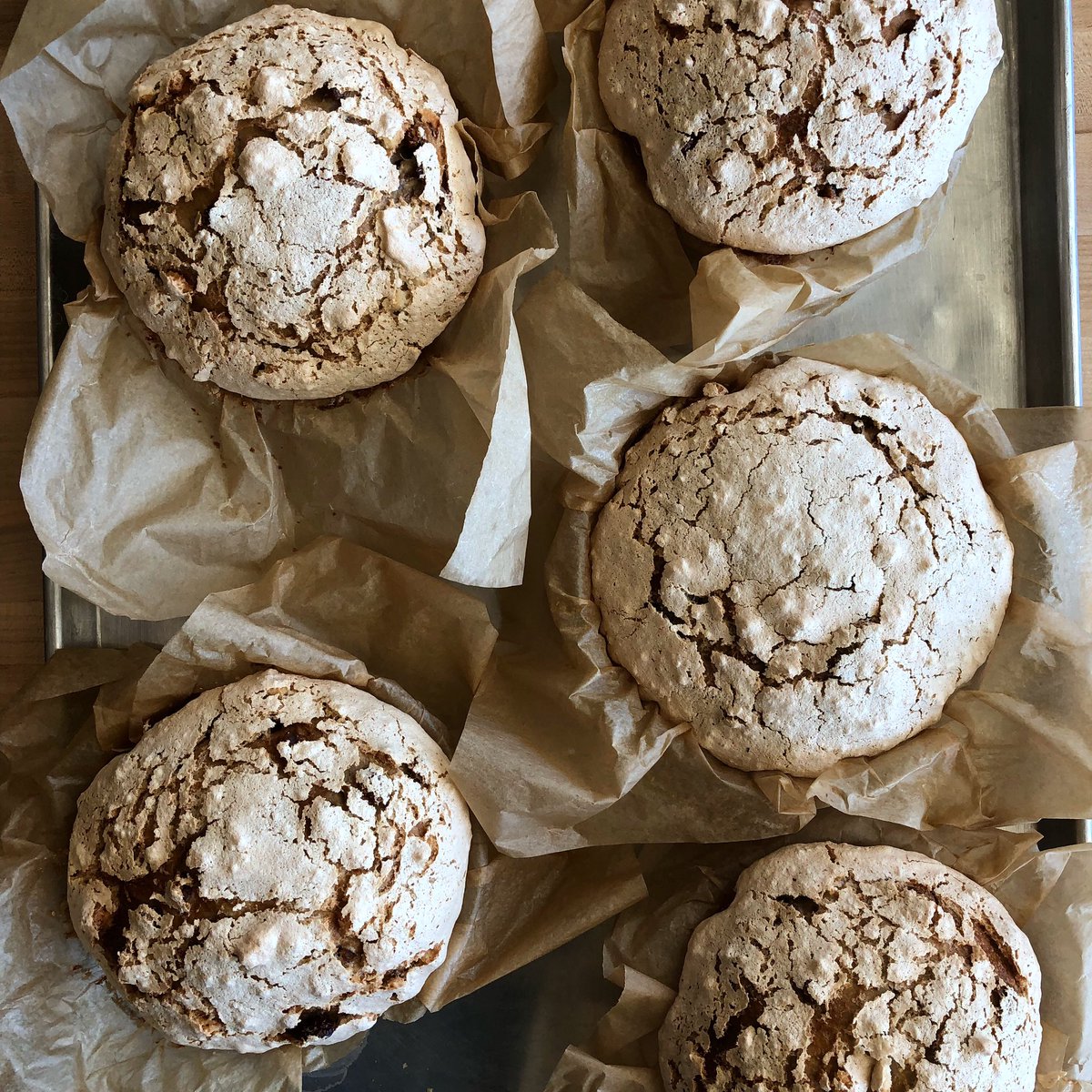 jennoblekelly's tweet photo. Brioche with crispy almond-meringue tops > brioche ๐#lafarmbakery #holidaybread #comingsoon #christmasinoctober #perksofthejob #onemorebite https://t.co/G4VB5wYU76