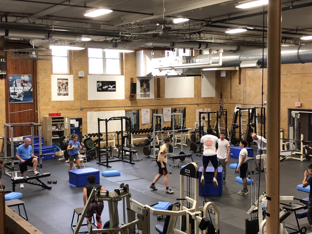 WHSPE3's tweet image. Tues/Fri workouts after school. teachers, students ,TA’s #gettinfit#WHSPE3#getafterit