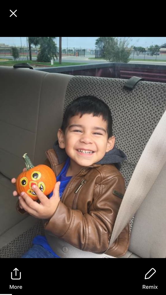 Cruz_Amanda24's tweet photo. Baby boy went on his first field trip. 😁 #Pumpkinpatch2018 #Lillysclass ❤️ https://t.co/bkskw95wkD
