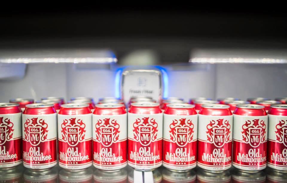 oldmilmexico's tweet photo. No se ustedes pero en el refri puede faltar lo que sea menos una Old Mil. #OldMilMexico #CervezaSinAlcohol #Cerveza #OldMilwaukee #Beerlovers #Sinalcohol #Beerlovers #Chela #NuncaSinCerveza https://t.co/bA4cJYADtI