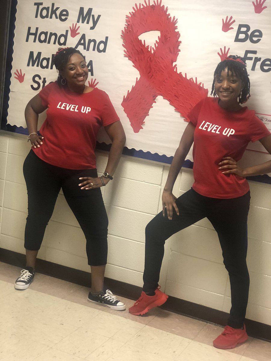 misspickensart's tweet photo. Twin Day for Red Ribbon Week .... ๐With my real life twin lol #HTEfamily #DrugFree #MomTaughtMe @HTEschool https://t.co/cF0iAi3Uex
