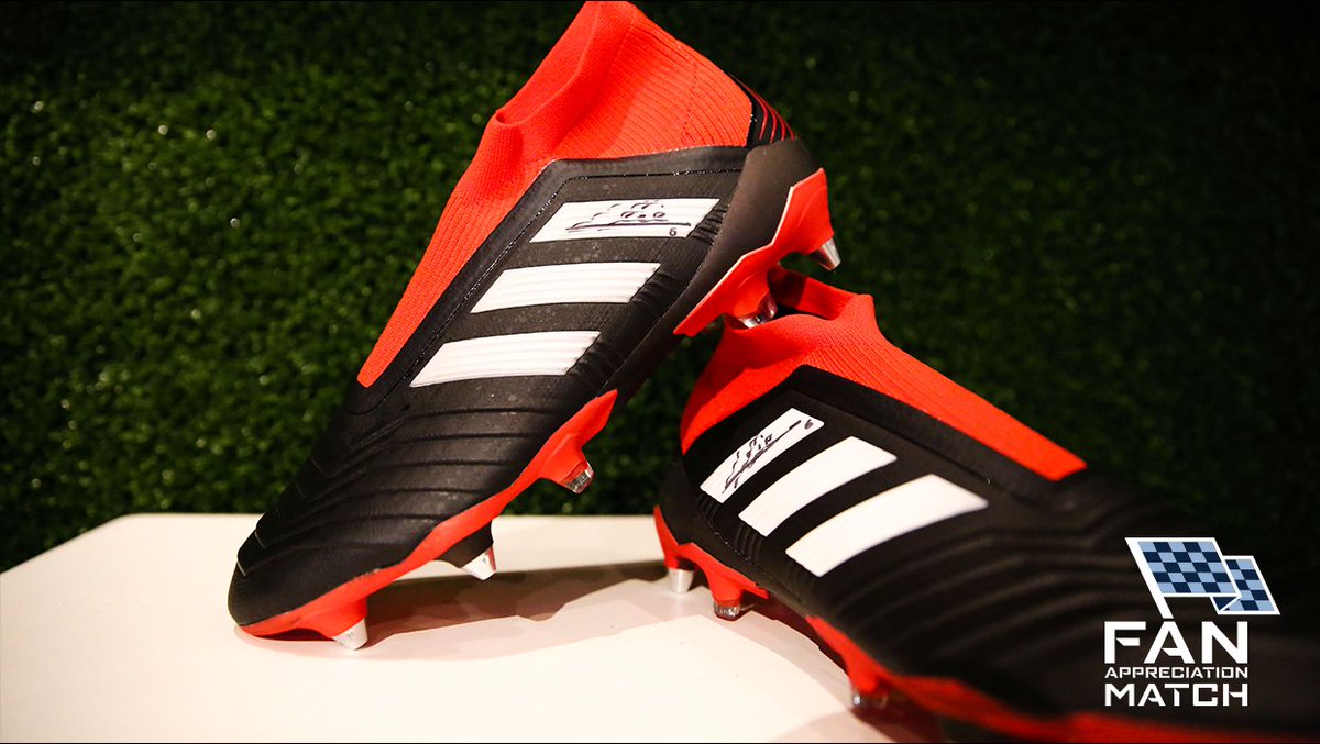 SportingKC's tweet image. .@iliesanchez appreciates you all so much, he graciously signed a pair of boots for us to give away!

RT for your chance to win! #FanAppreciationMatch