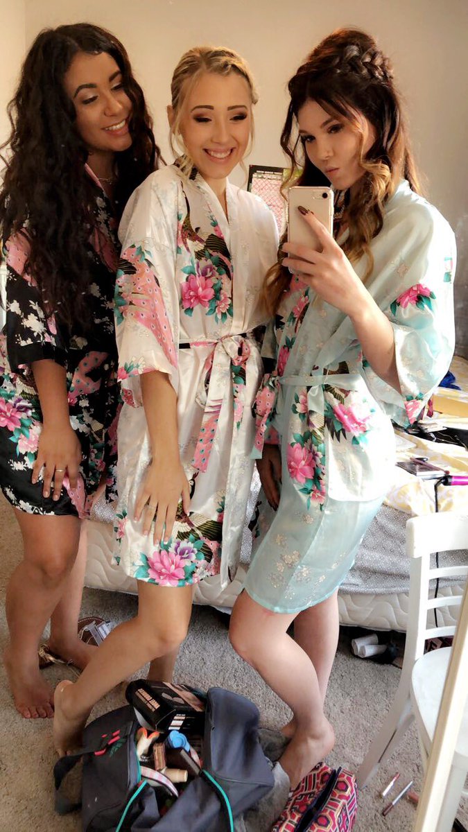 WhitneyKunkle's tweet photo. Happy freakin 21st birthday to one of my bffs since junior high!! Thanks for being in my life for all the important stuff. I love youuuu!! Wish I could be there to celebrate with you💗 https://t.co/rY8rZrQVxS