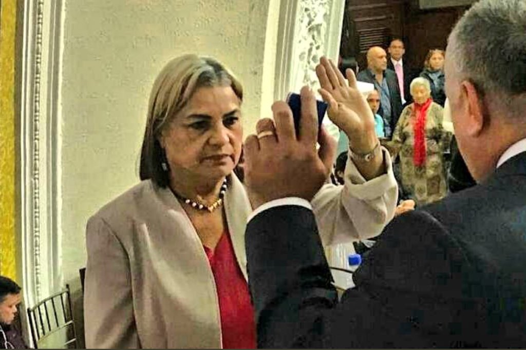 #VenezuelaPaísComunal Felicitaciones a la hermana de lucha <a href="/gladysrequena/">Gladys Requena</a> por su nombramiento como segunda vicepresidenta de la ANC!!! #RevolucionFeminista <a href="/NicolasMaduro/">Nicolás Maduro</a>