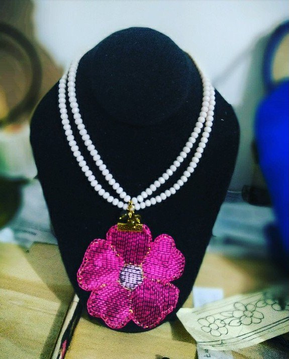 petartemx's tweet photo. • S O R T E O   R O S A • 🌸

Gánate este maxi collar diseño especial. #AutoExplórate 🎗📿🌼

Mecánica del concurso
Dar LIKE 👍 a nuestra página de Facebook 👉 https://t.co/Jjy0bB0YhG @isain @RevistaChiapas @TuxtlaAnuncios @TuxRecomienda @VendeChiapas https://t.co/miC0CWwDcC