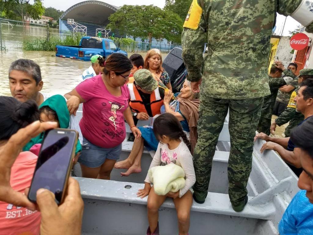 HRS4NTOS's tweet image. Mientras #FuerzasArmadasdeMexico realizan #PLANDNIIIE en  #Sinalo #Oaxaca #Veracruz #Colima por el #Huracan  &quot;WILLI&quot; pues el señor de las &quot;NARCOS SERIES&quot; Epigmenio Ibarra se tomo el tiempo para No señalar a los Soldados de ¡ASESINOS! @RicardoAlemanMx @sinaloagobmx @SCJN