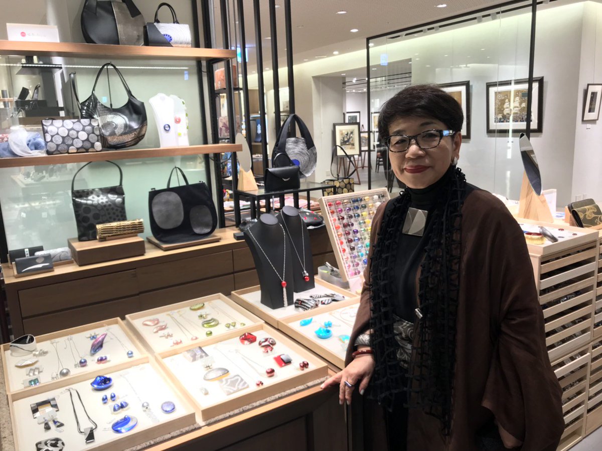 坂本これくしょん 漆のアクセサリーと蒔絵のバッグ V Twitter 本日24日水曜日は 坂本理恵 坂本まどか が売り場にいます 皆様のお越しをお待ちしております T Co Jyqxuo5af6 展示会 銀座三越 ジャパンエディション 銀座 Exhibition Ginza 坂本これくしょん 漆のアクセサリーと蒔絵のバッグ V Twitter 本日24日水曜日は 坂本理恵 坂本まどか が売り場にいます 皆様のお越しをお待ちしております T Co Jyqxuo5af6 展示会 銀座三越 ジャパンエディション 銀座 Exhibition Ginza