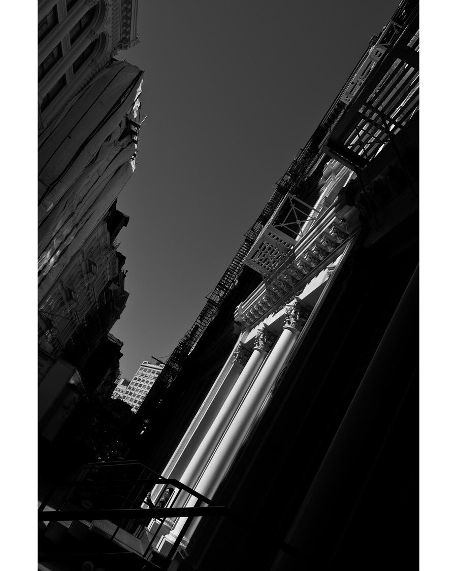 #blackandwhitephotography #blackandwhite #urbanlandscape #photography  #streetphotography #urbanphotography #monochrome #monochromephotography #leica #leicax1 #leicacamera #leicaphoto