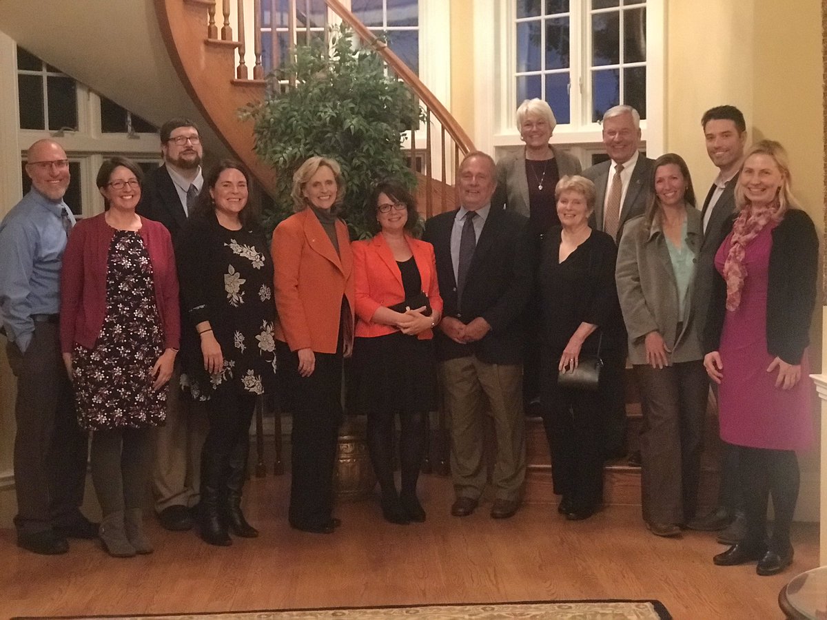 GettyDean's tweet image. My first dinner at the President’s &amp;amp; 1st Lady’s House for the Keiser Distinguished Lecture in Biological Sciences. Where’s Dr Mager? Taking Dr Douglas Smith to the Freed Center! @ohionorthern @ONUbiology @YellowstoneNPS #yellowstonewolves