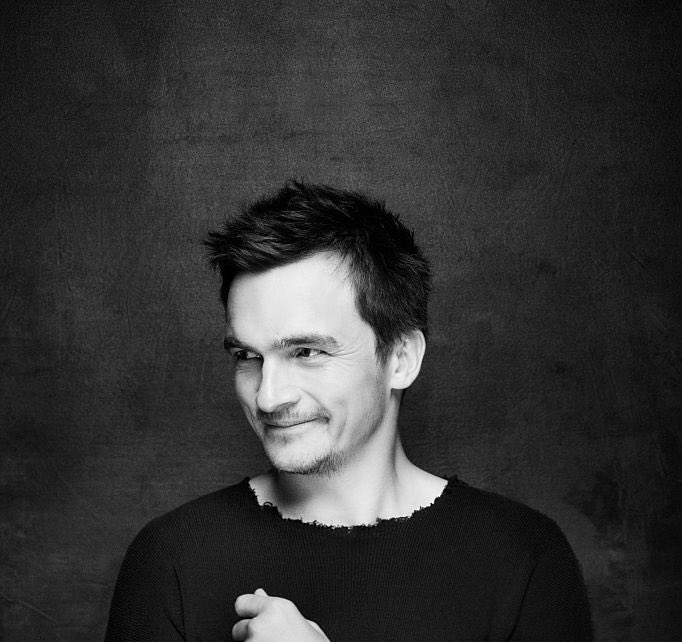 AimeeMullinsFan's tweet photo. Rupert Friend poses for a portrait at Comic-Con International 2015 for Los Angeles Times #RupertFriend #comicCon2015 #LATimes https://t.co/u11W2zB1QM