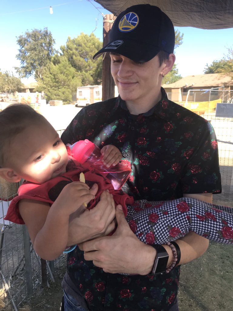 kennedymillerr's tweet photo. I am so lucky. #pumpkinpatch2018 ❤️ https://t.co/T1ud3Te08W