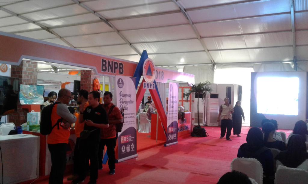 hkb_26april's tweet photo. #BulanPRB2018 kembali bukan stand pameran #BulanPRB2018 Yukk segara merapat, banyak sharing pembelajaran kebencaan #BudayaSadarBencana #SiapUntukSelamat https://t.co/b0c2aKDkJx